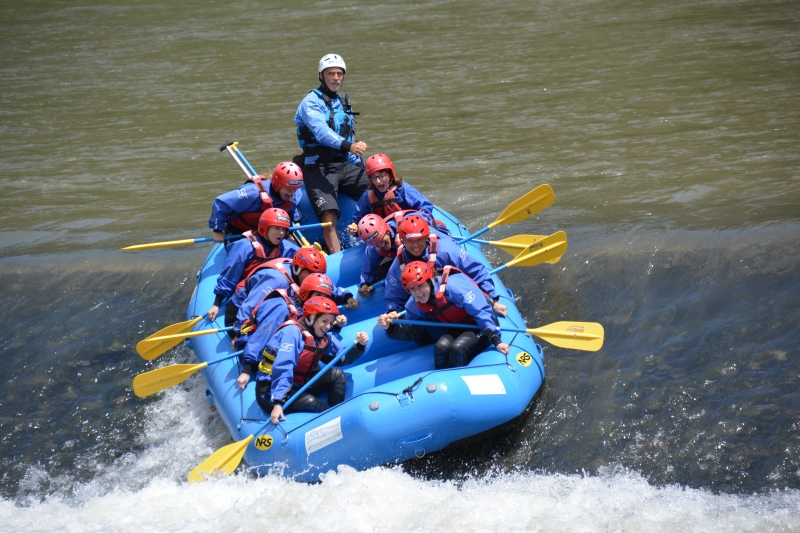 Team Building Rafting