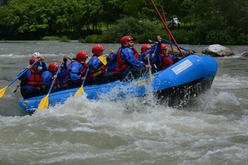 Team Building Rafting