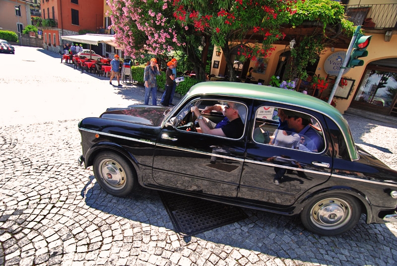 Caccia al tesoro in auto d'epoca